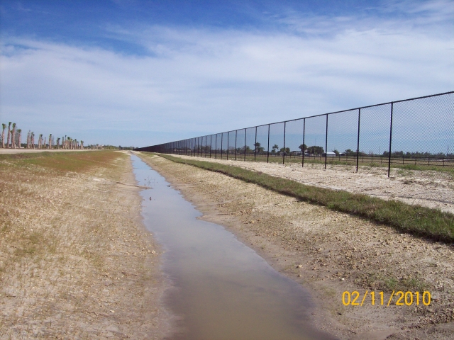 Commercial fence